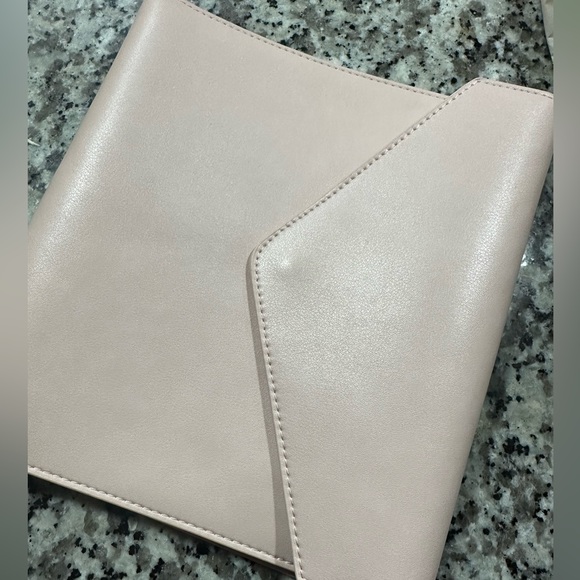 Erin Condren — Blush Vegan Leather Planner Folio - Picture 6 of 8